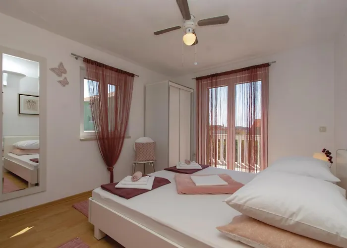 Two-bedroom In Hébergement de vacances Orebić