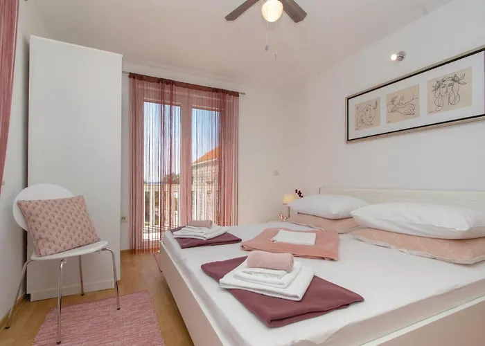 Hébergement de vacances Two-bedroom In *