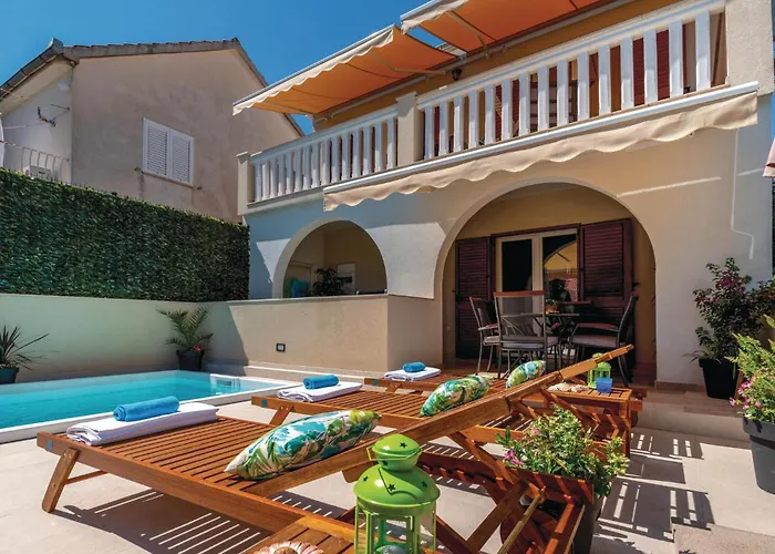 Two-bedroom In Hébergement de vacances Orebić